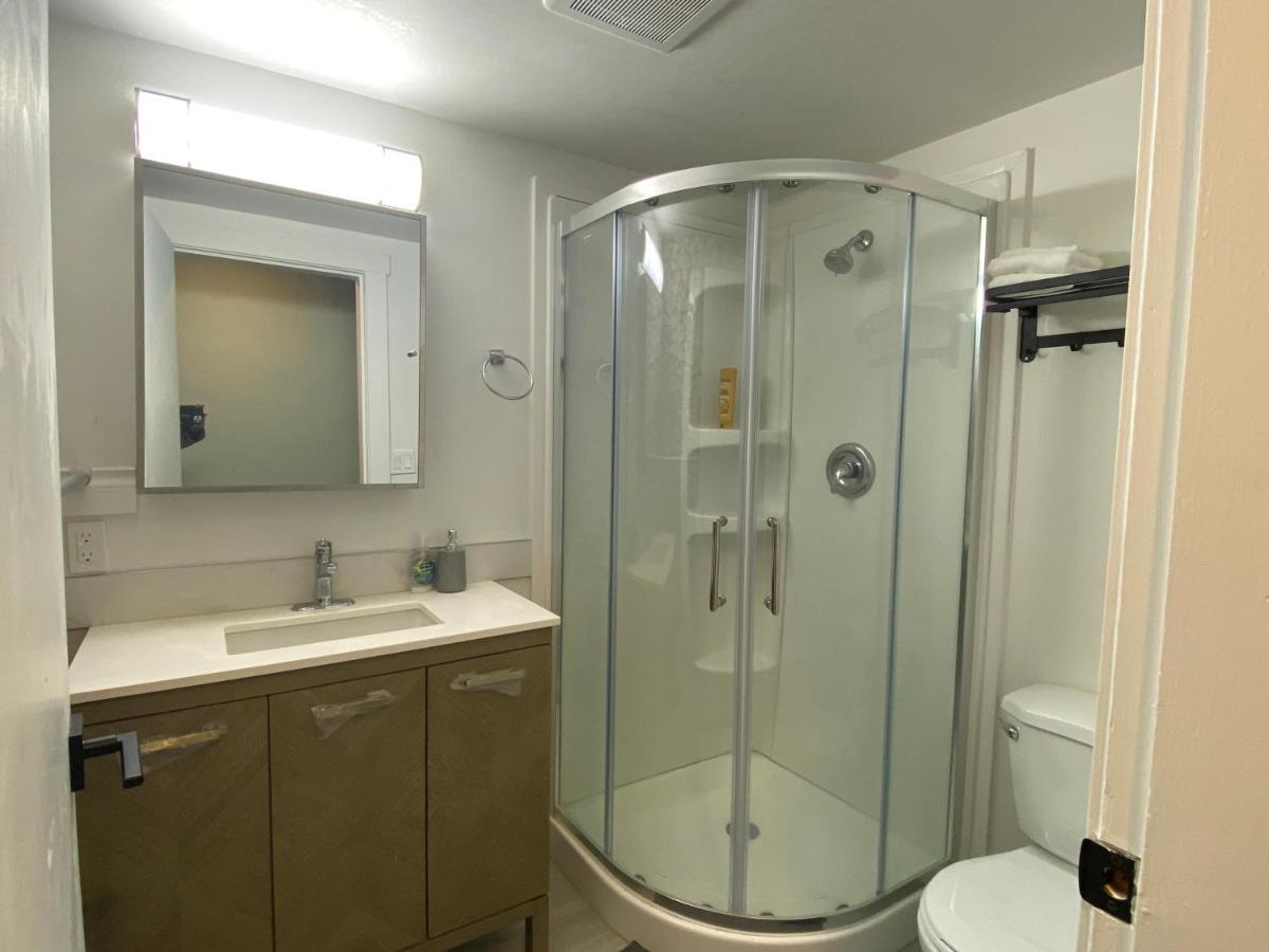 Hudson Homes Bnb Saanich Extérieur photo