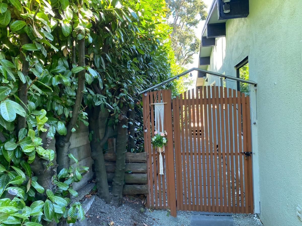 Hudson Homes Bnb Saanich Extérieur photo