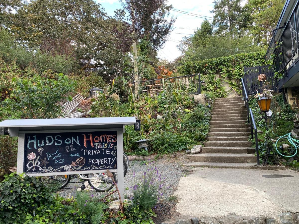 Hudson Homes Bnb Saanich Extérieur photo