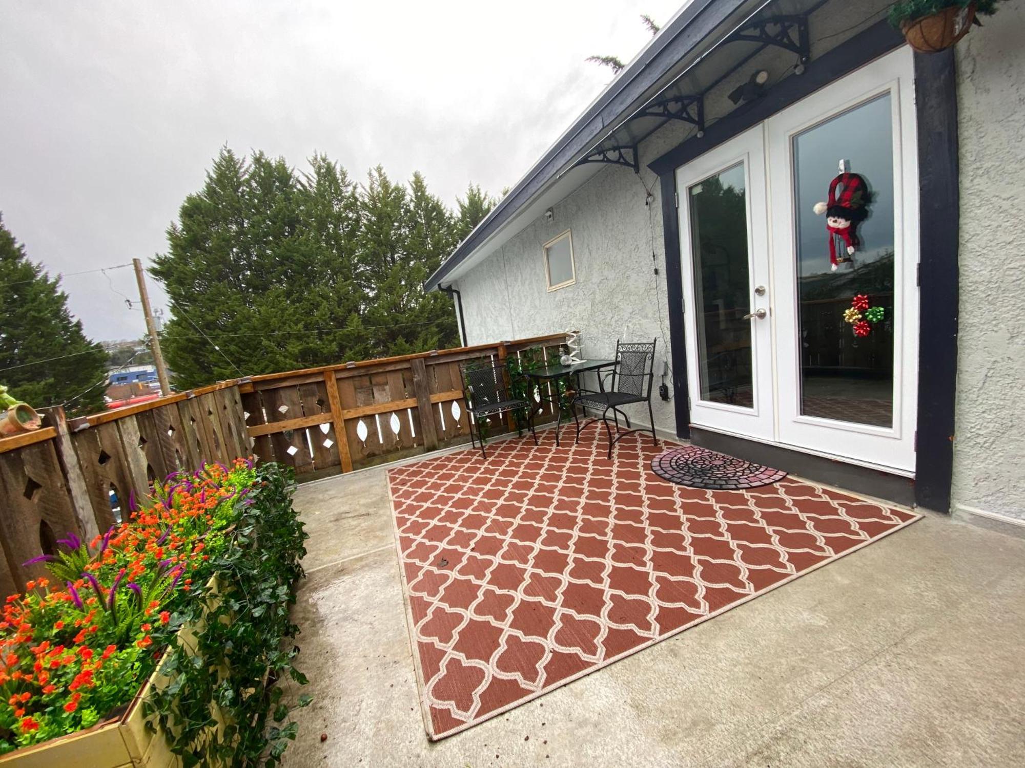 Hudson Homes Bnb Saanich Extérieur photo